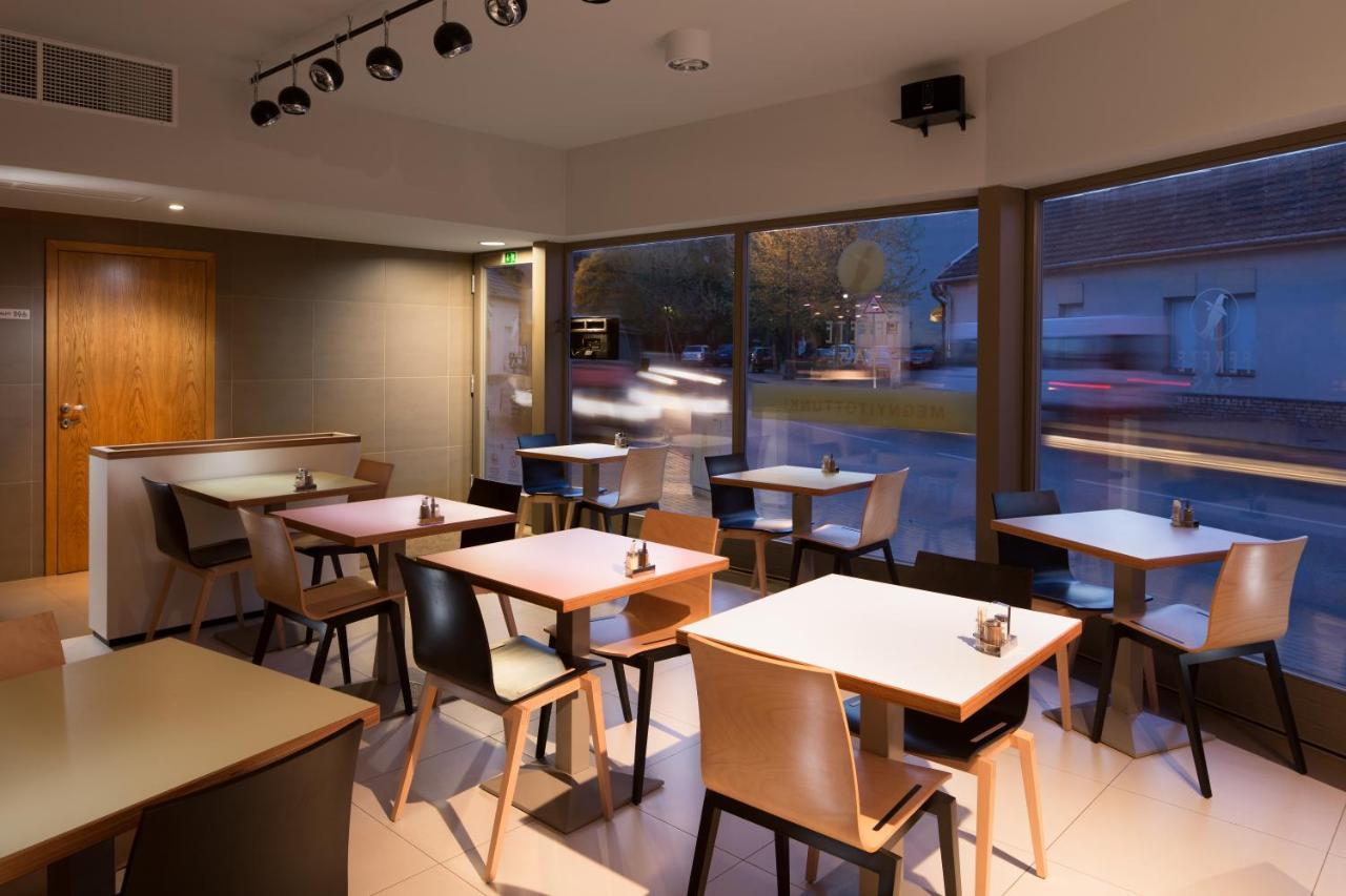 Fekete Sas Motel 에스테르곰 외부 사진